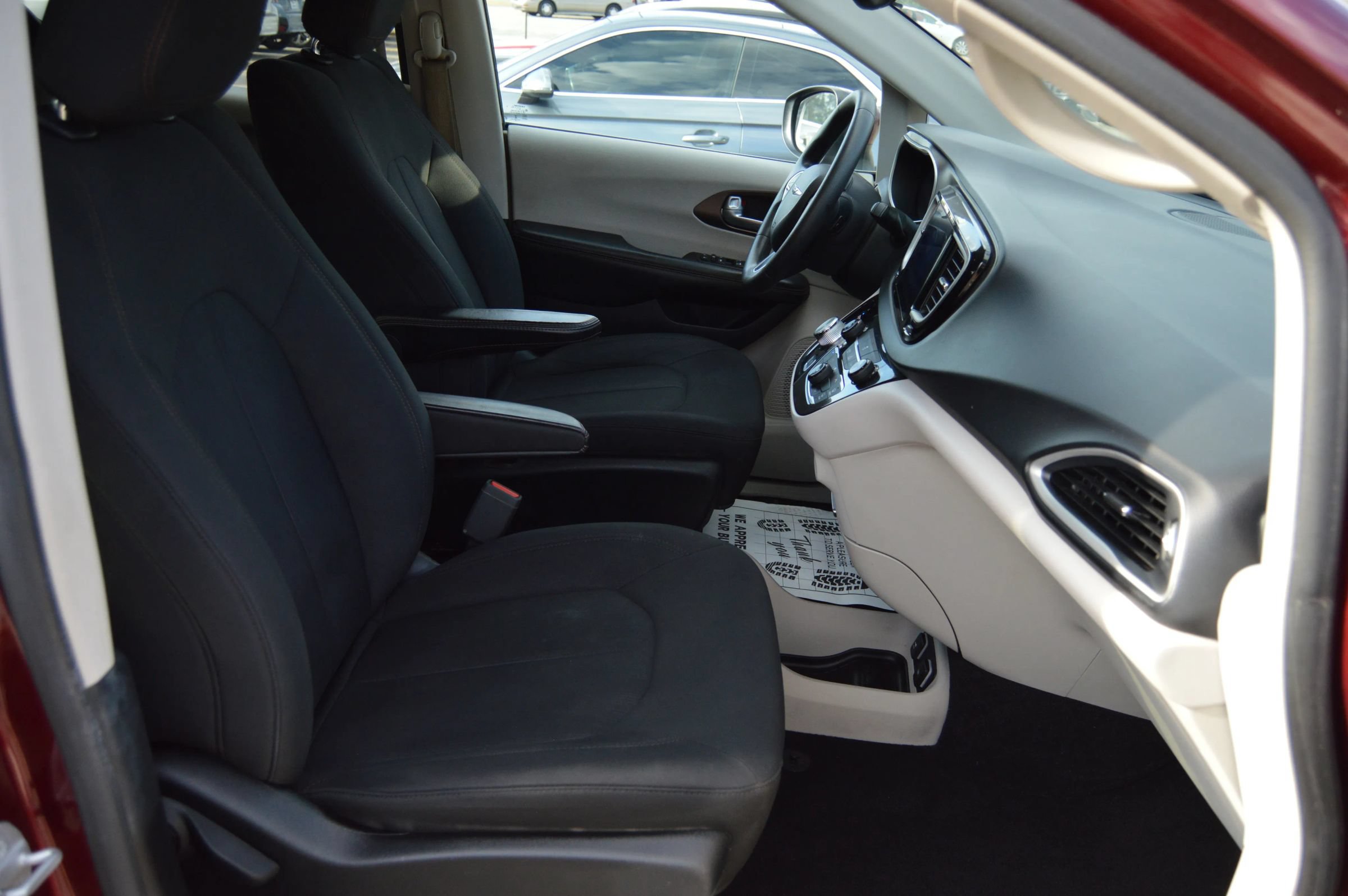 Used 2017 Chrysler Pacifica Touring FWD image 19