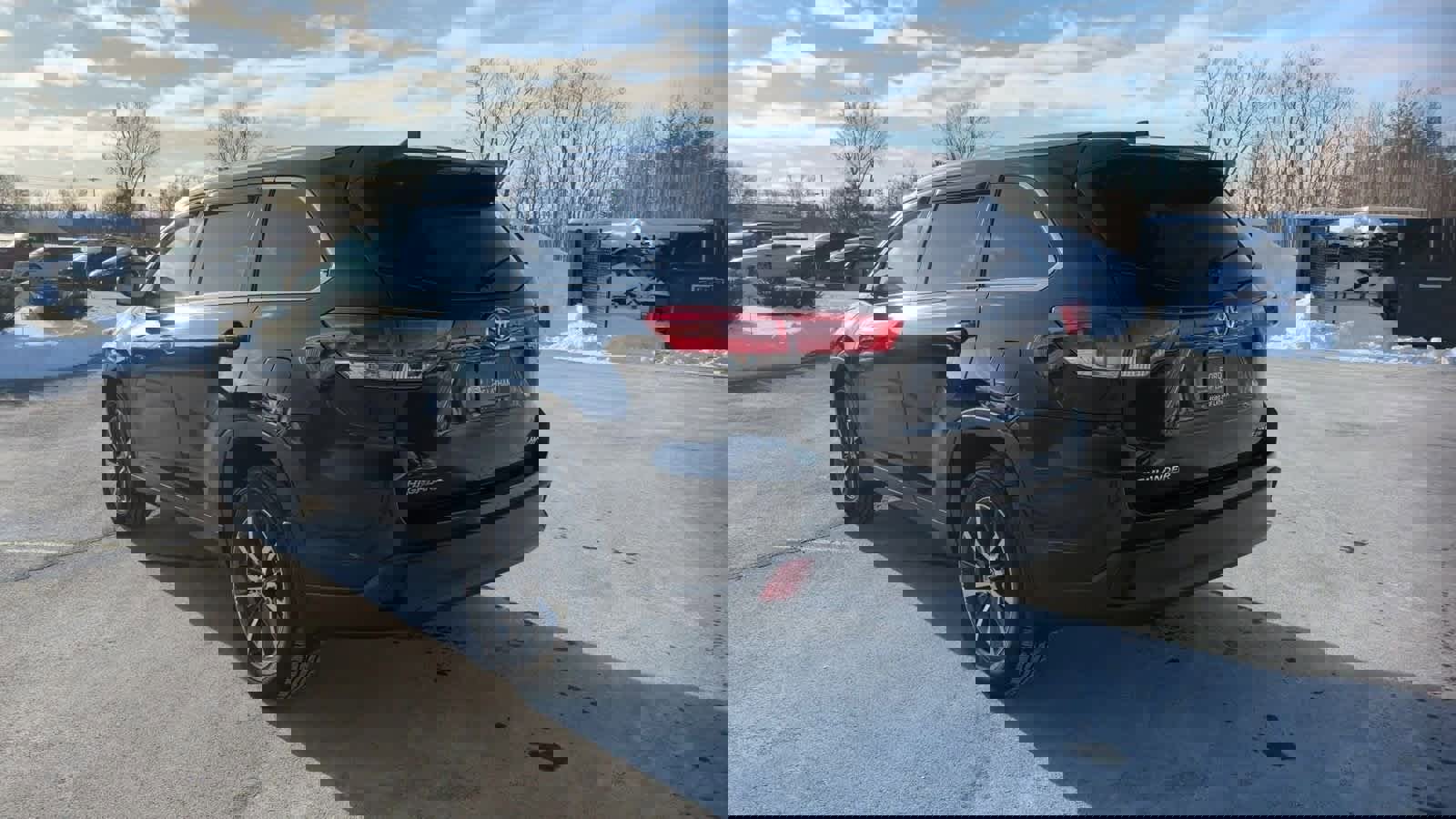 Used 2017 Toyota Highlander XLE image 6