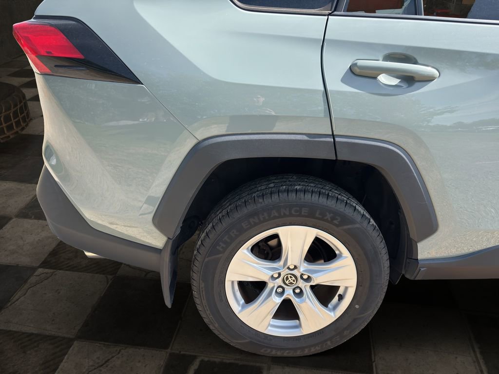 Used 2021 Toyota RAV4 XLE w/ Convenience Package AWD/4WD image 8