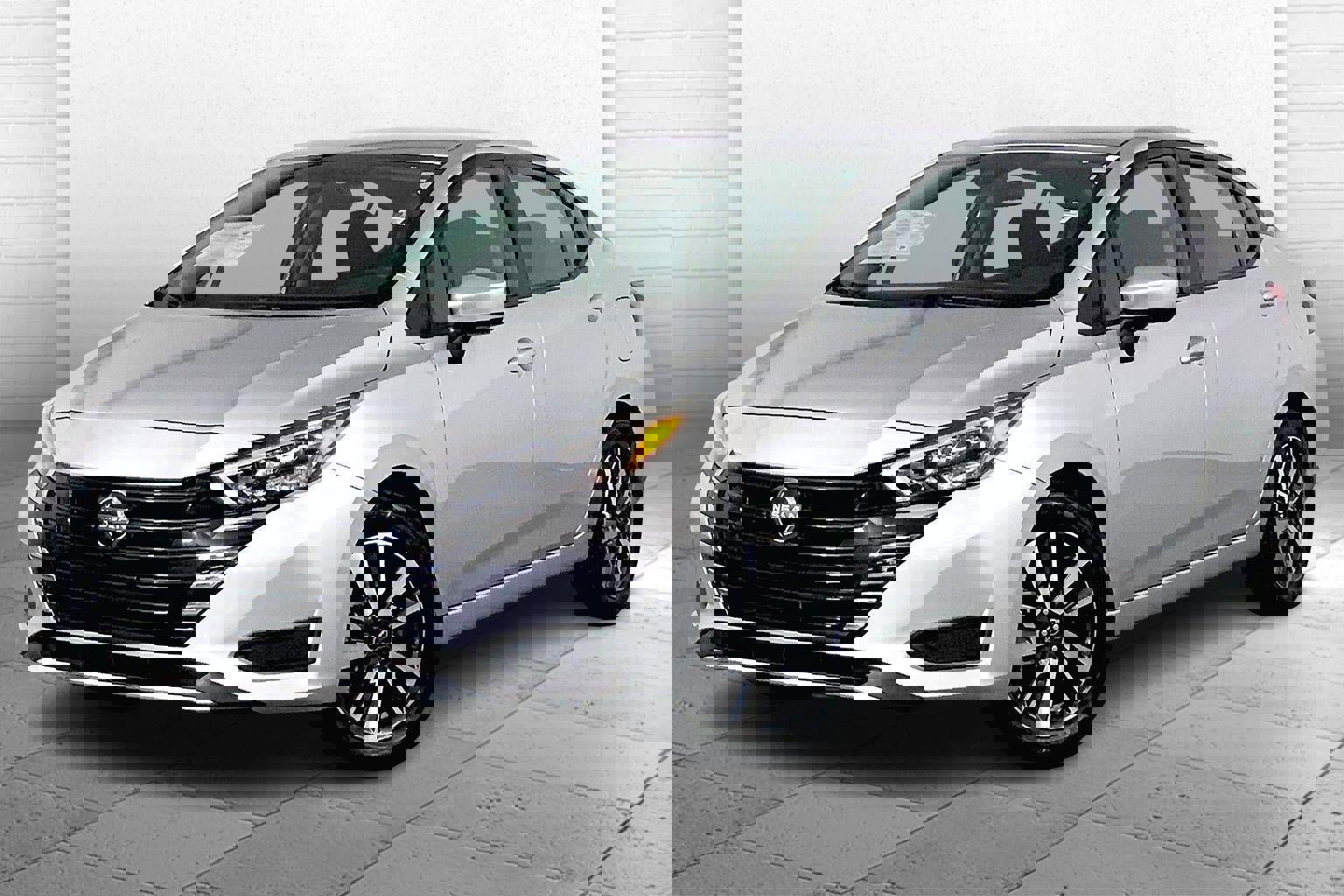 Used 2025 Nissan Versa SV image 12