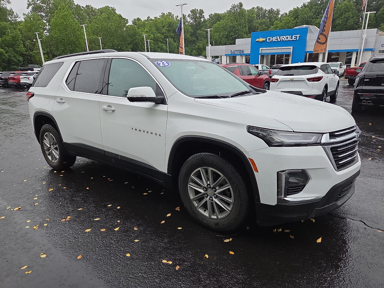 Used 2023 Chevrolet Traverse LT w/ Rear Camera Mirror Package