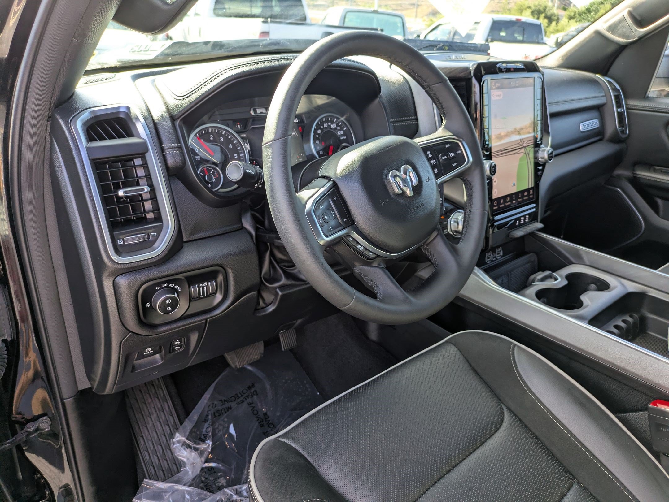 Used 2025 RAM 1500 Laramie w/ Sport Appearance Package AWD/4WD image 14