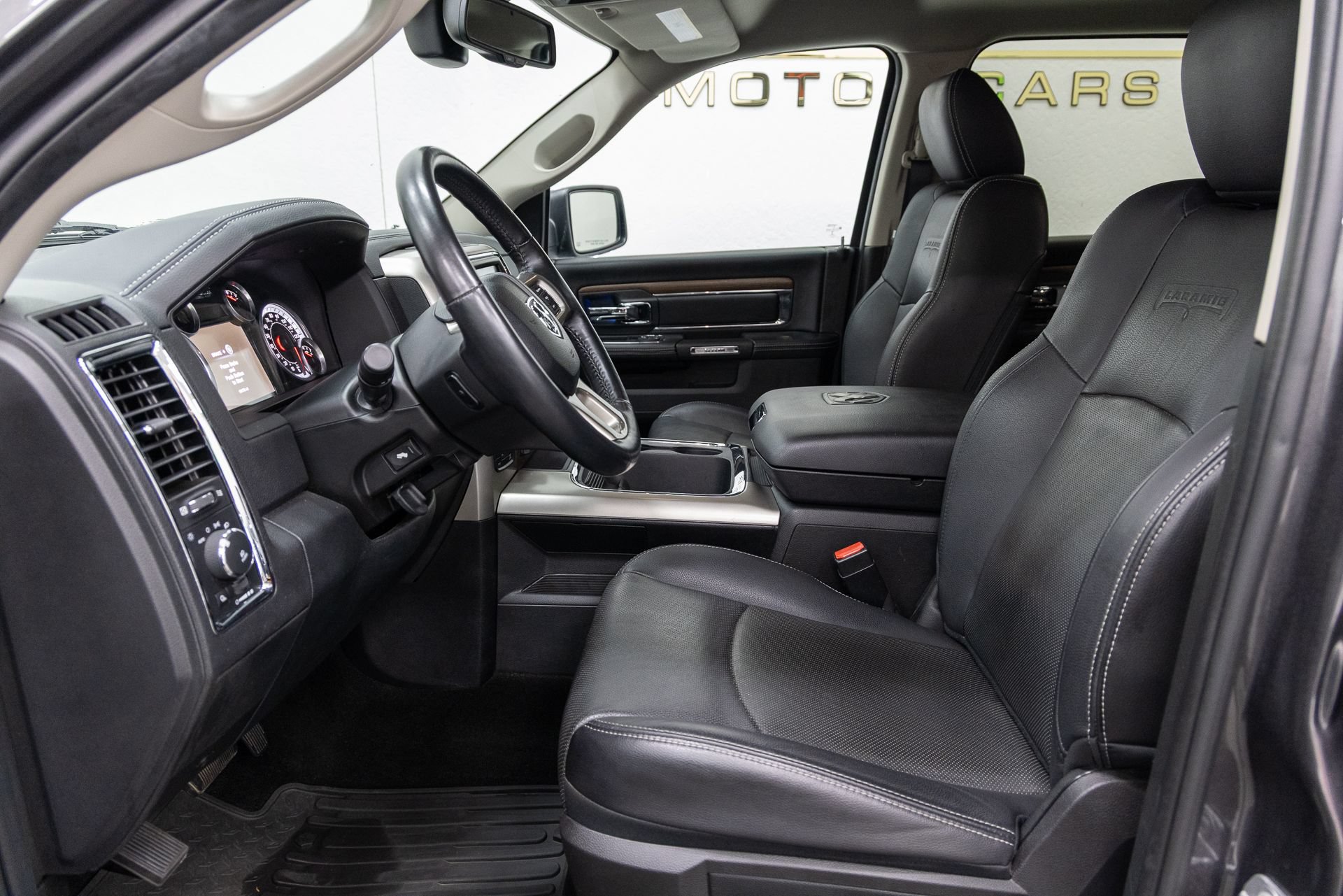 Used 2016 RAM 1500 Laramie w/ Convenience Group AWD/4WD image 7