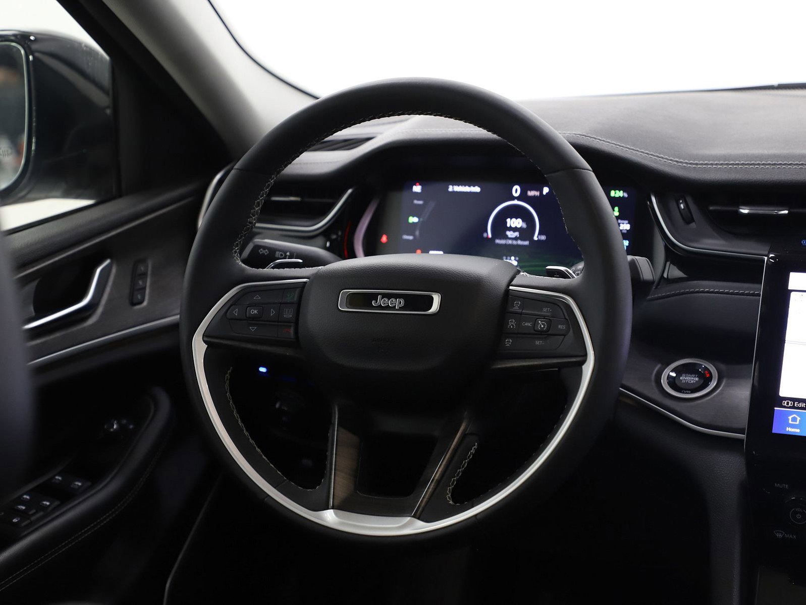 Used 2023 Jeep Grand Cherokee 4WD 4xe w/ Luxury Tech Group II image 14