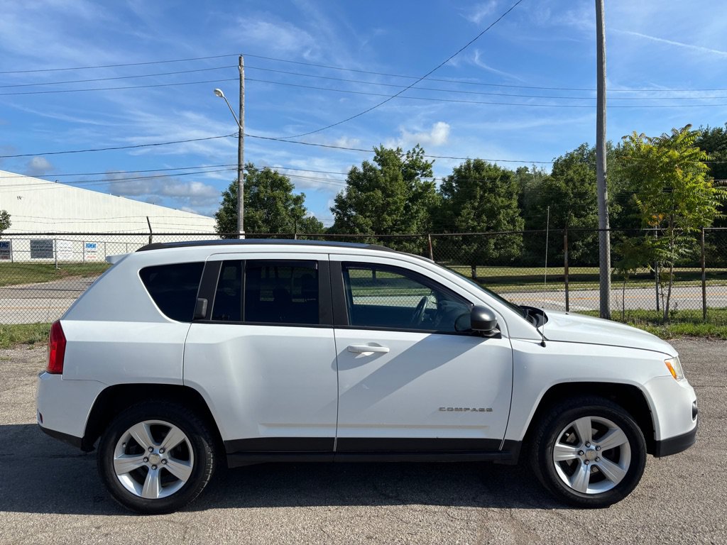 Used 2013 Jeep Compass Latitude AWD/4WD image 2