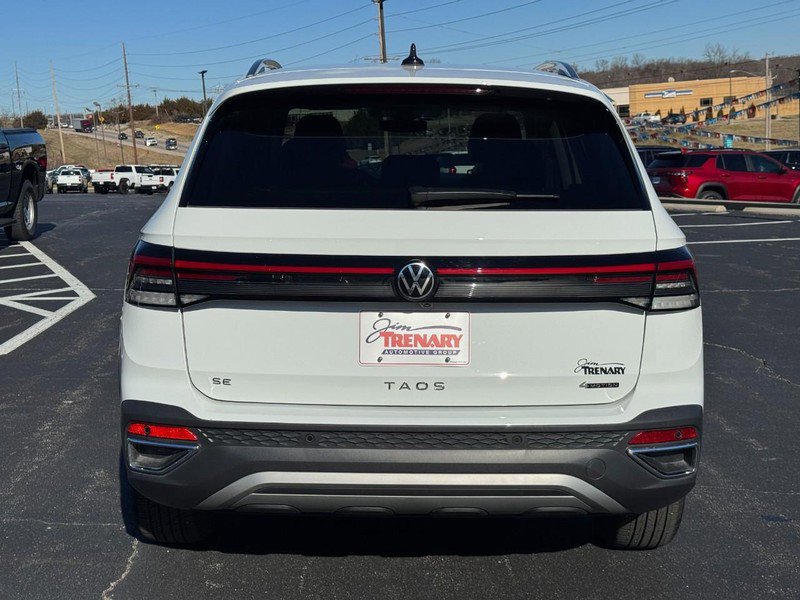 Used 2025 Volkswagen Taos SE image 5