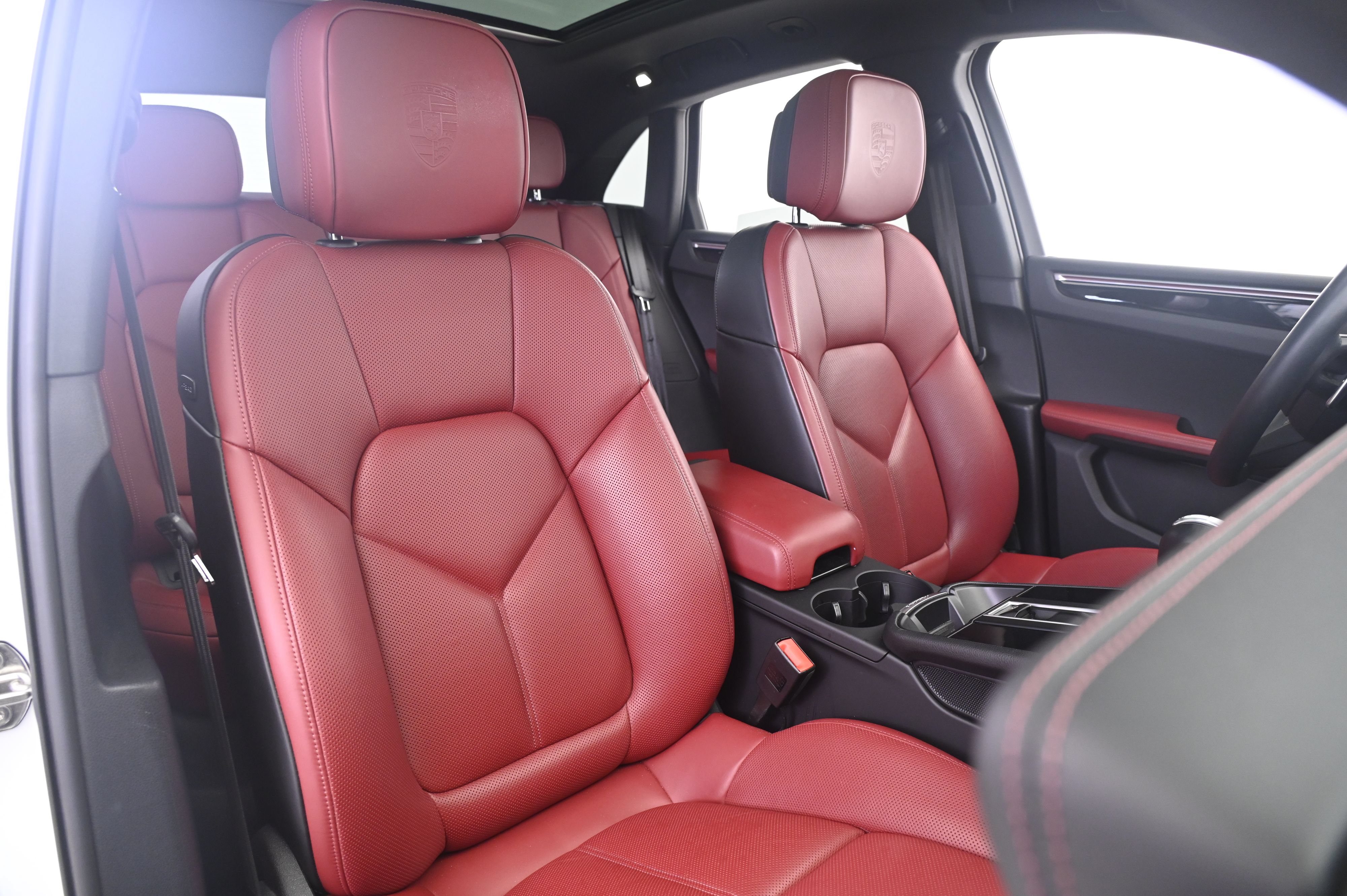 Certified 2024 Porsche Macan S AWD/4WD image 24