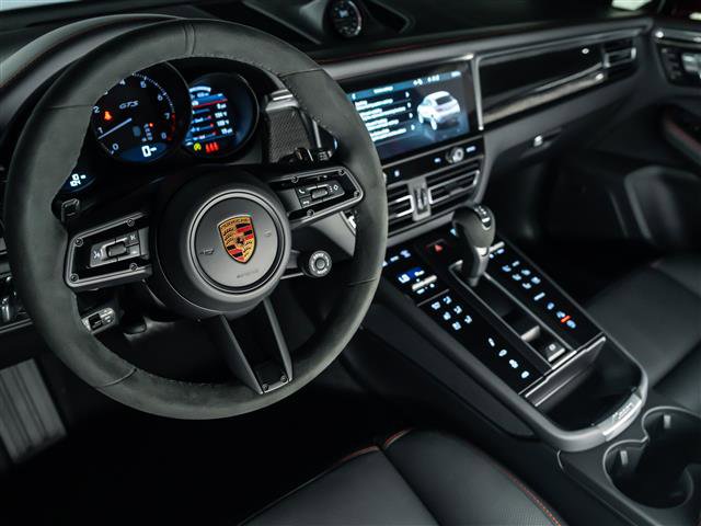 New 2026 Porsche Macan GTS image 4