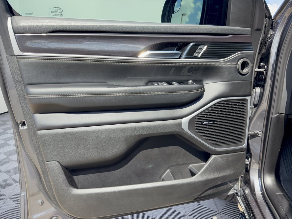 Used 2024 Jeep Wagoneer 2WD image 14