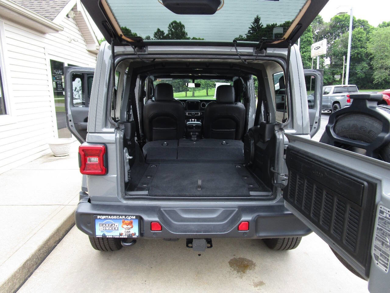 Used 2021 Jeep Wrangler Unlimited Sahara w/ Uconnect 4C Nav & Sound Group image 21