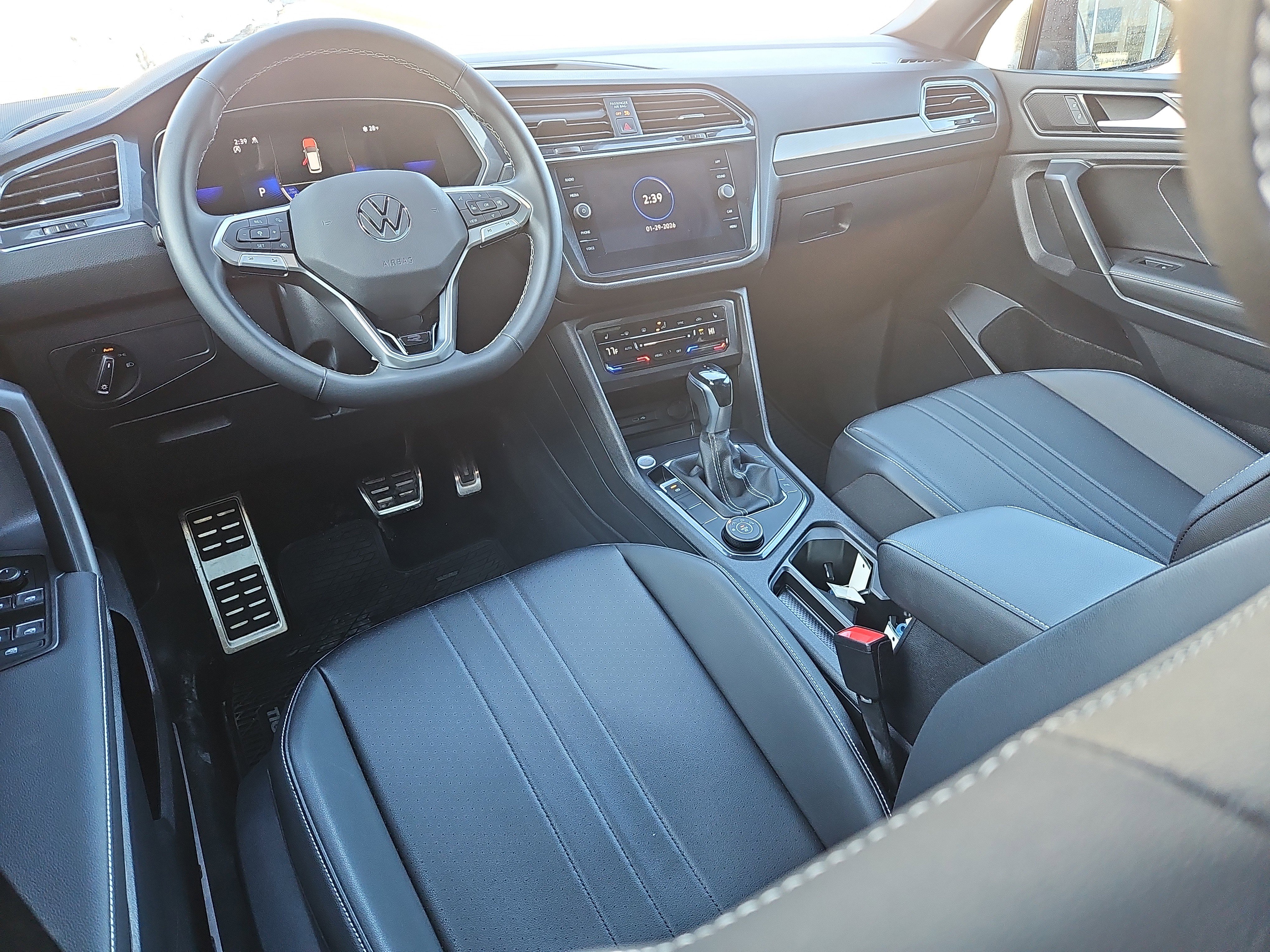 Certified 2023 Volkswagen Tiguan SE R-Line image 4