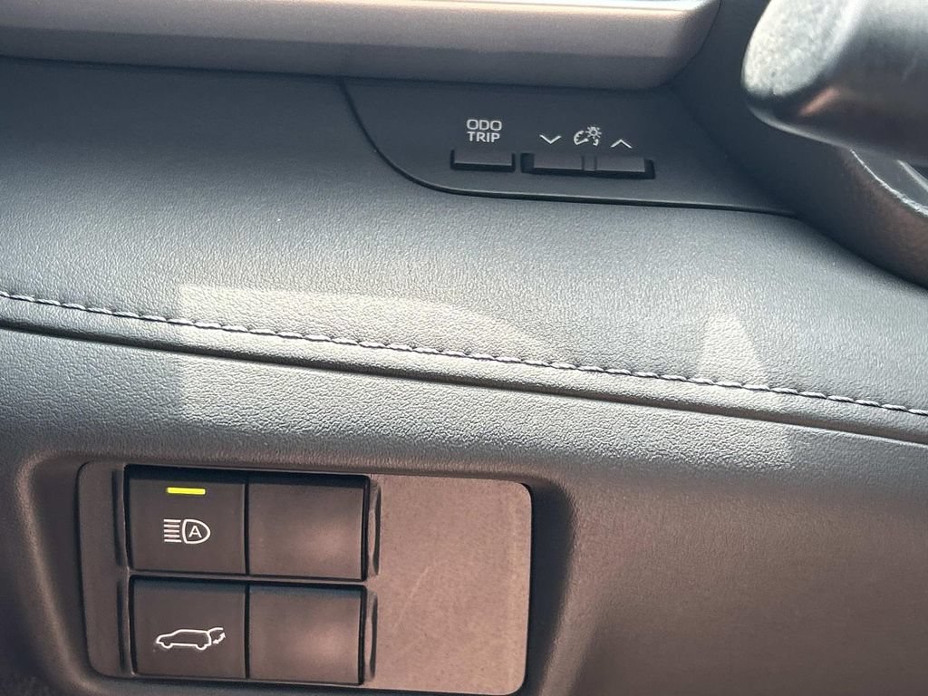 Used 2021 Toyota Highlander XLE FWD image 31