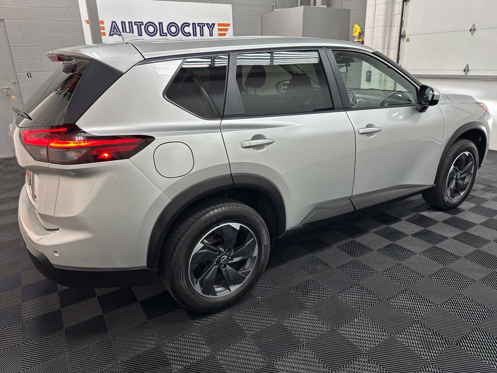 Used 2025 Nissan Rogue SV AWD/4WD image 10