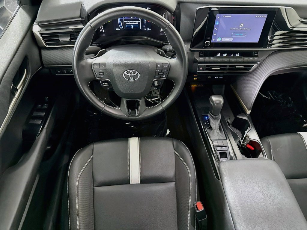 Used 2025 Toyota Camry SE w/ Convenience Package FWD image 16