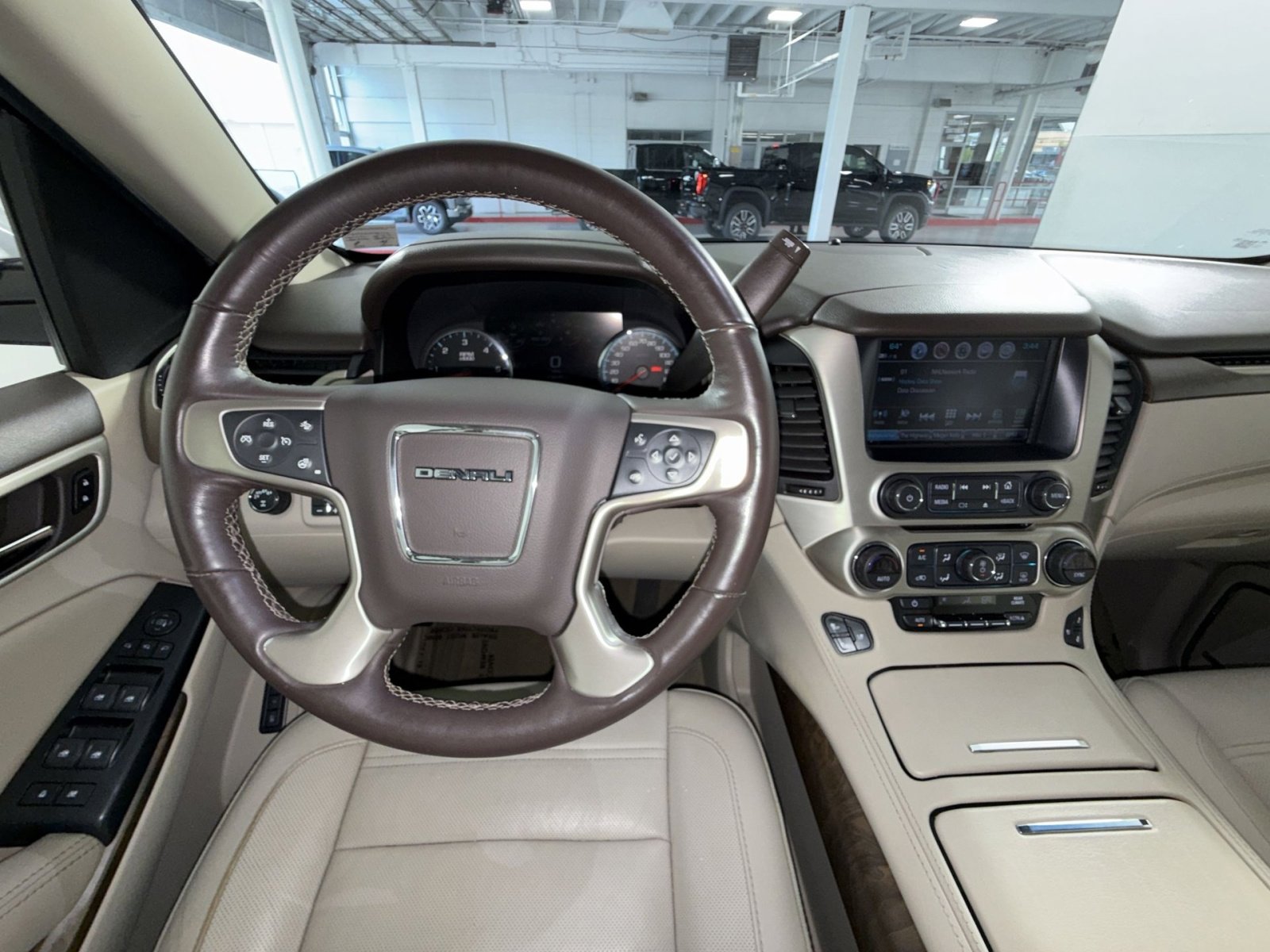 Used 2018 GMC Yukon Denali w/ Open Road Package AWD/4WD image 16