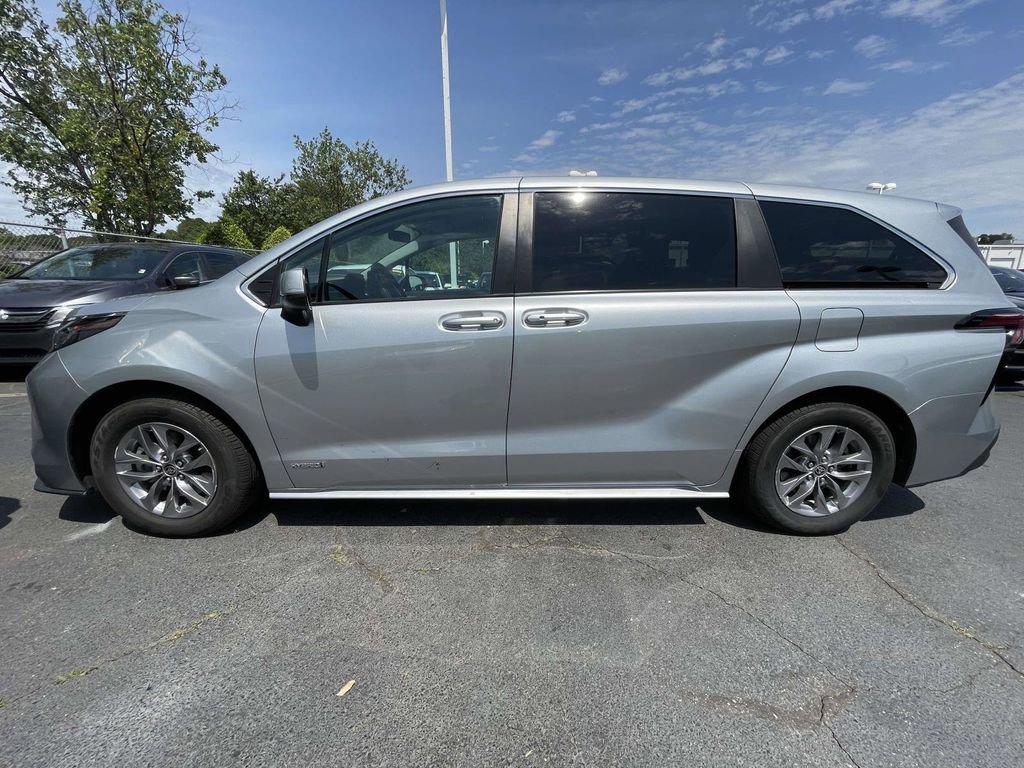 Used 2021 Toyota Sienna LE FWD image 9
