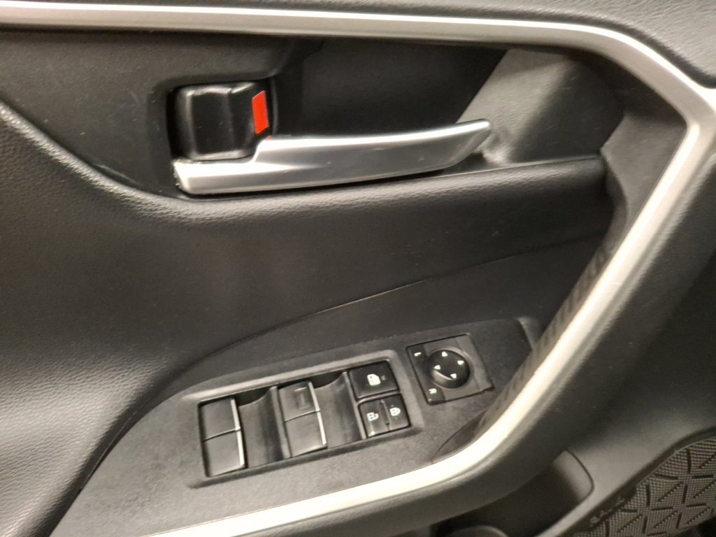 Used 2019 Toyota RAV4 XSE w/ XSE Weather Package AWD/4WD image 15