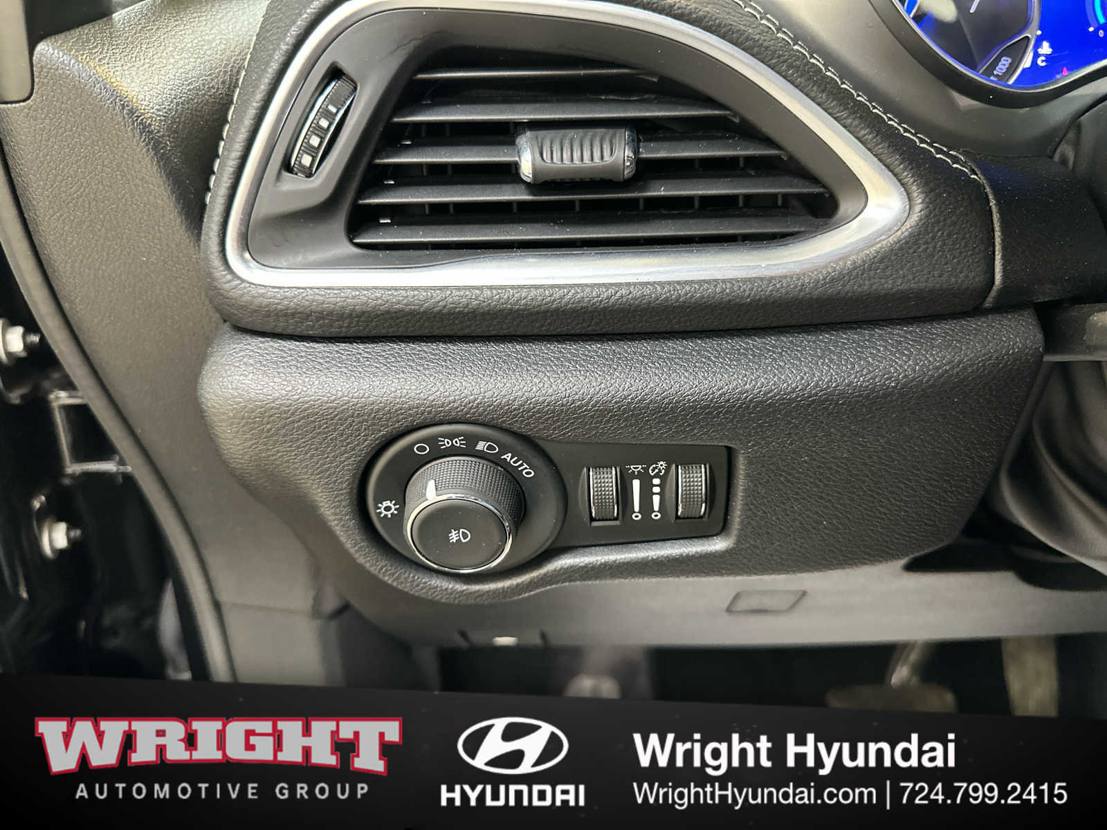 Used 2025 Chrysler Pacifica Limited image 23