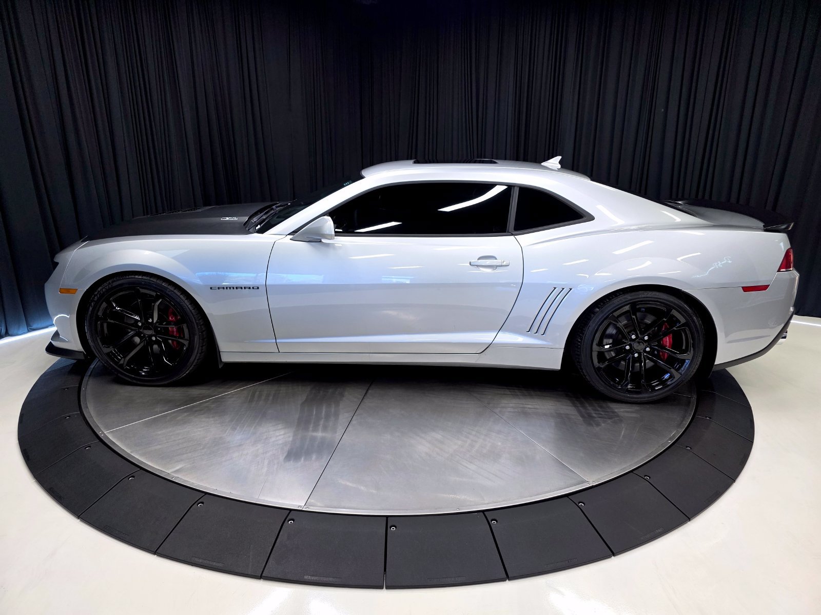 Used 2015 Chevrolet Camaro SS w/ SS Performance Package RWD image 10