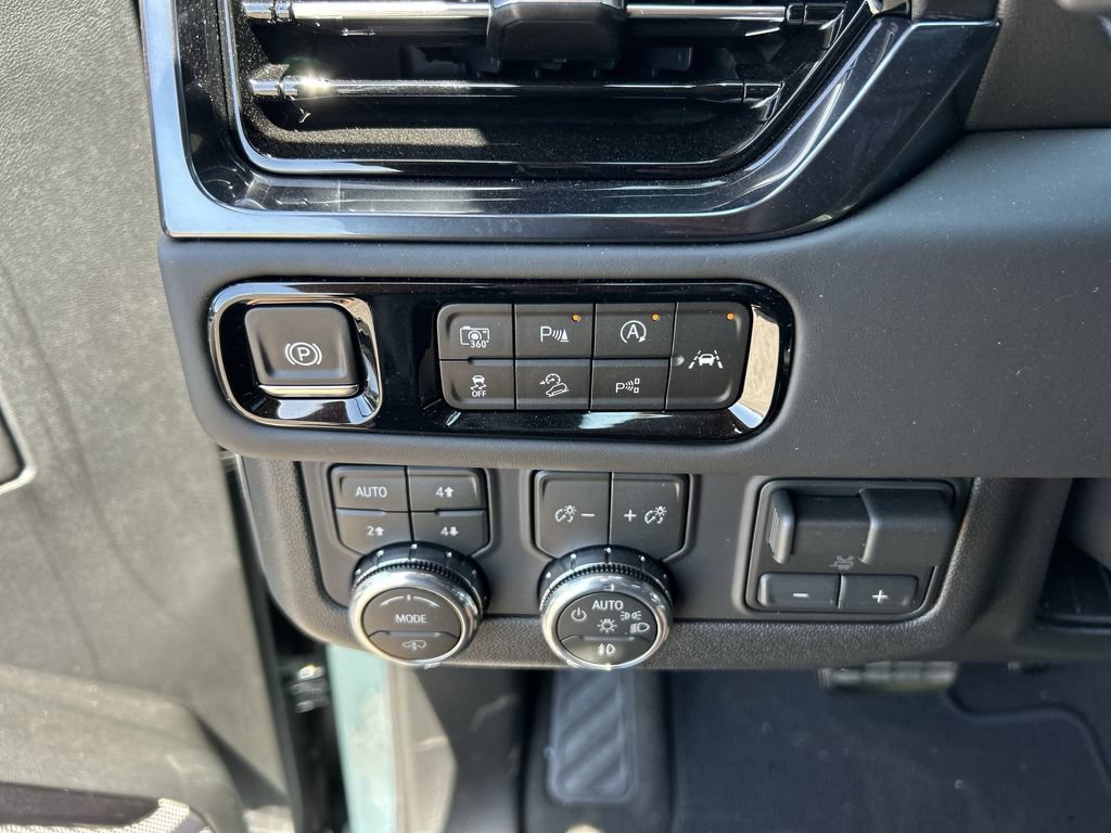 New 2026 GMC Yukon AT4 Ultimate AWD/4WD image 18