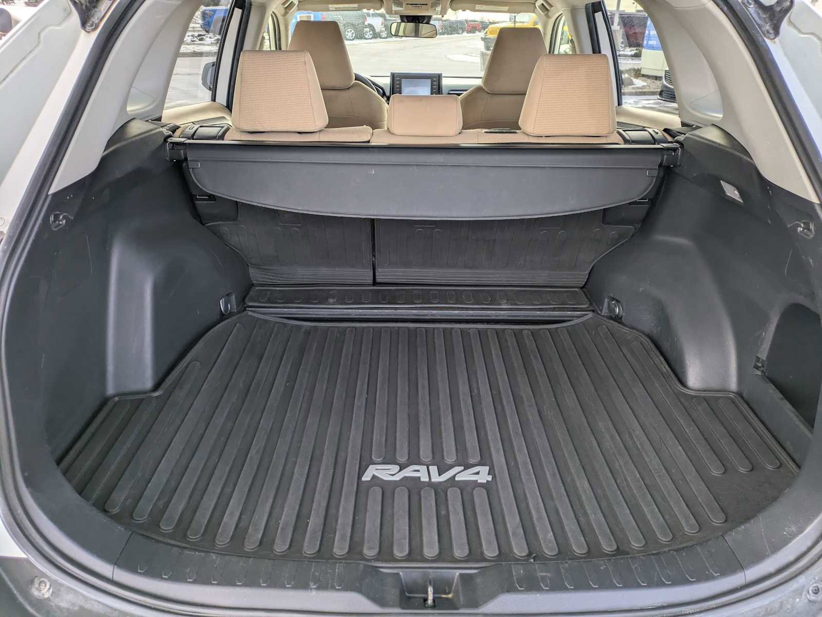 Used 2020 Toyota RAV4 LE image 29