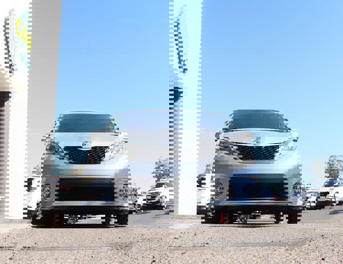 Used 2017 Toyota Sienna SE Premium image 17