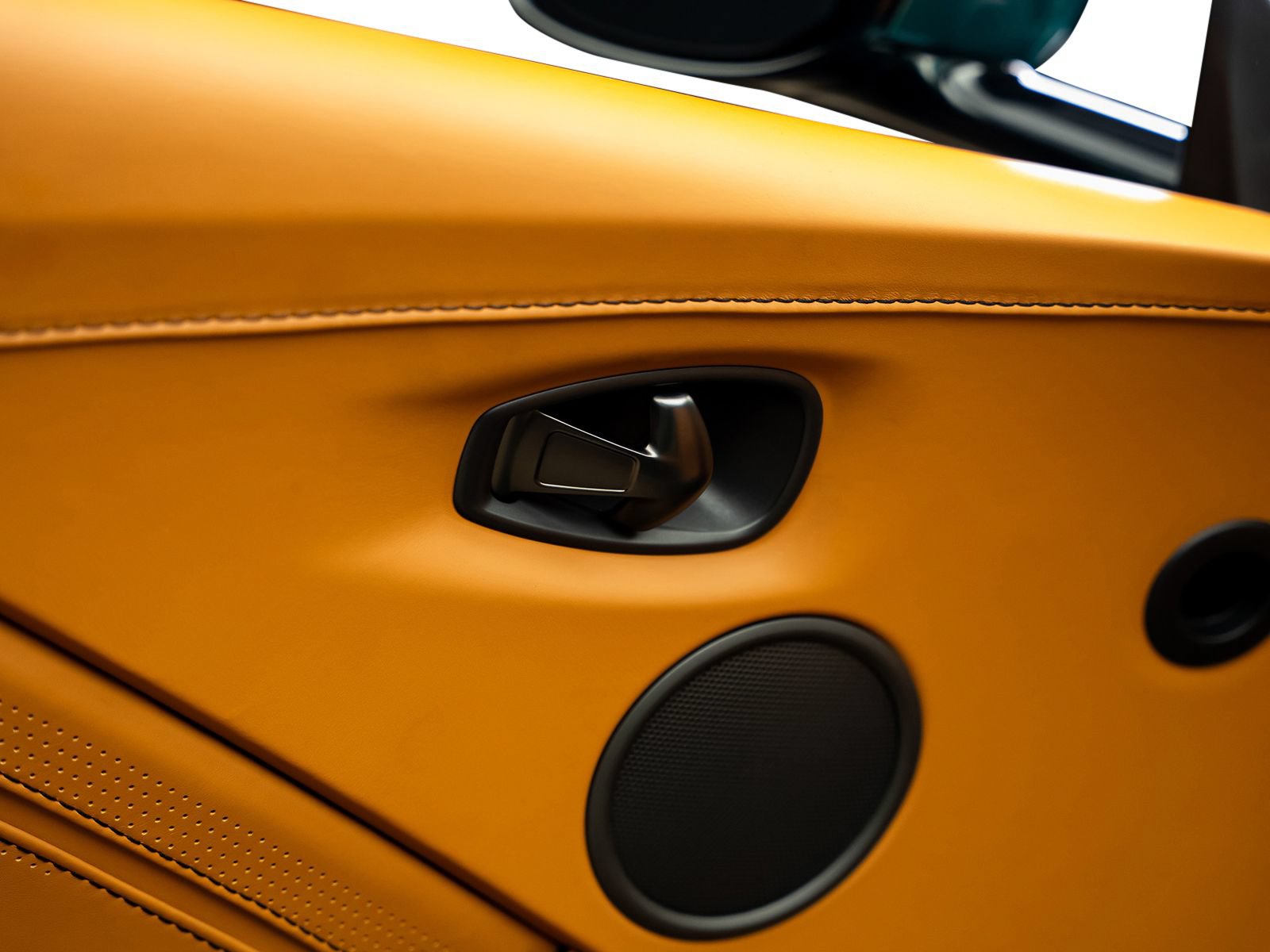 Used 2023 Aston Martin V8 Vantage Roadster RWD image 54