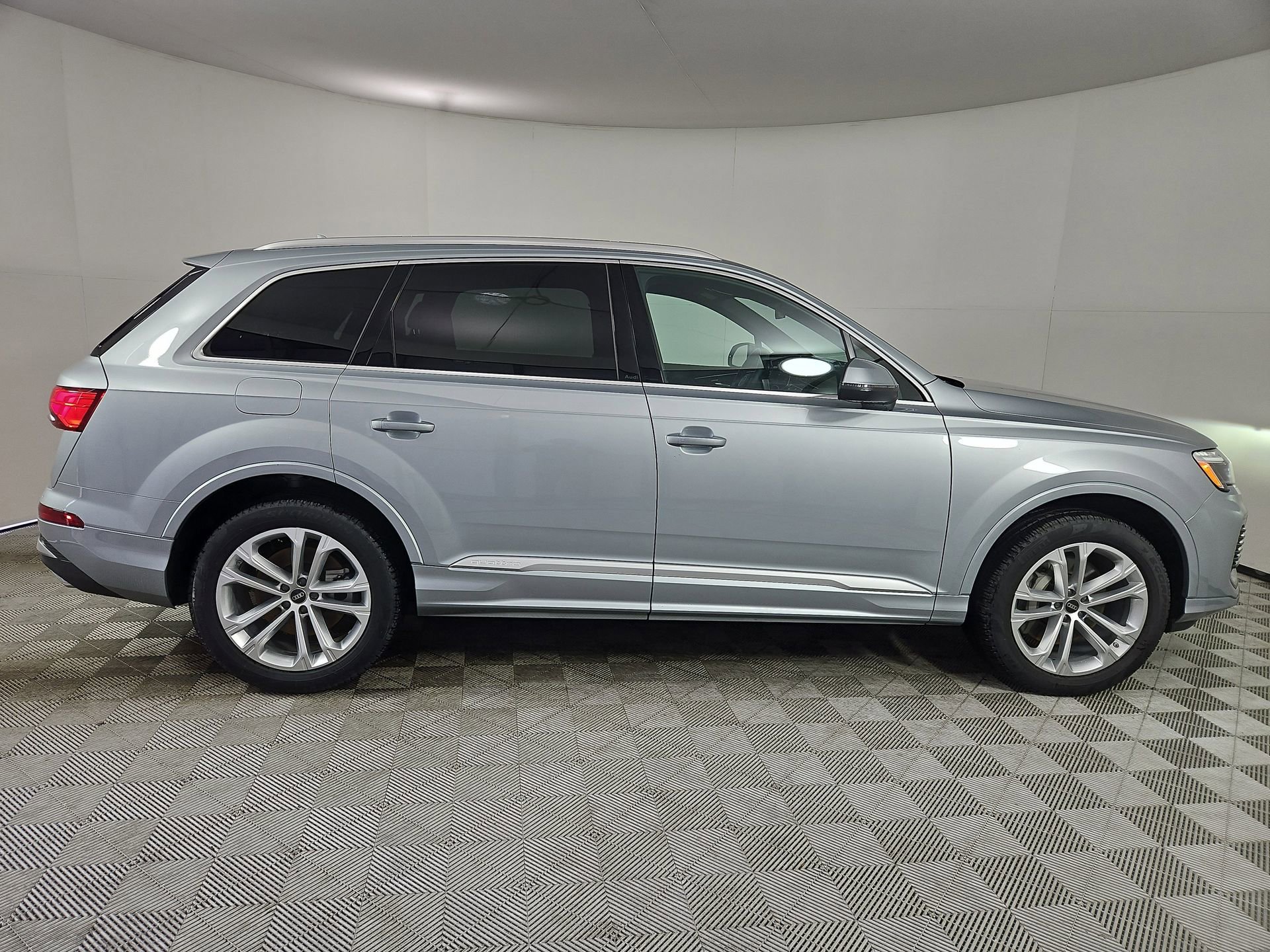 Certified 2025 Audi Q7 3.0T Premium image 8