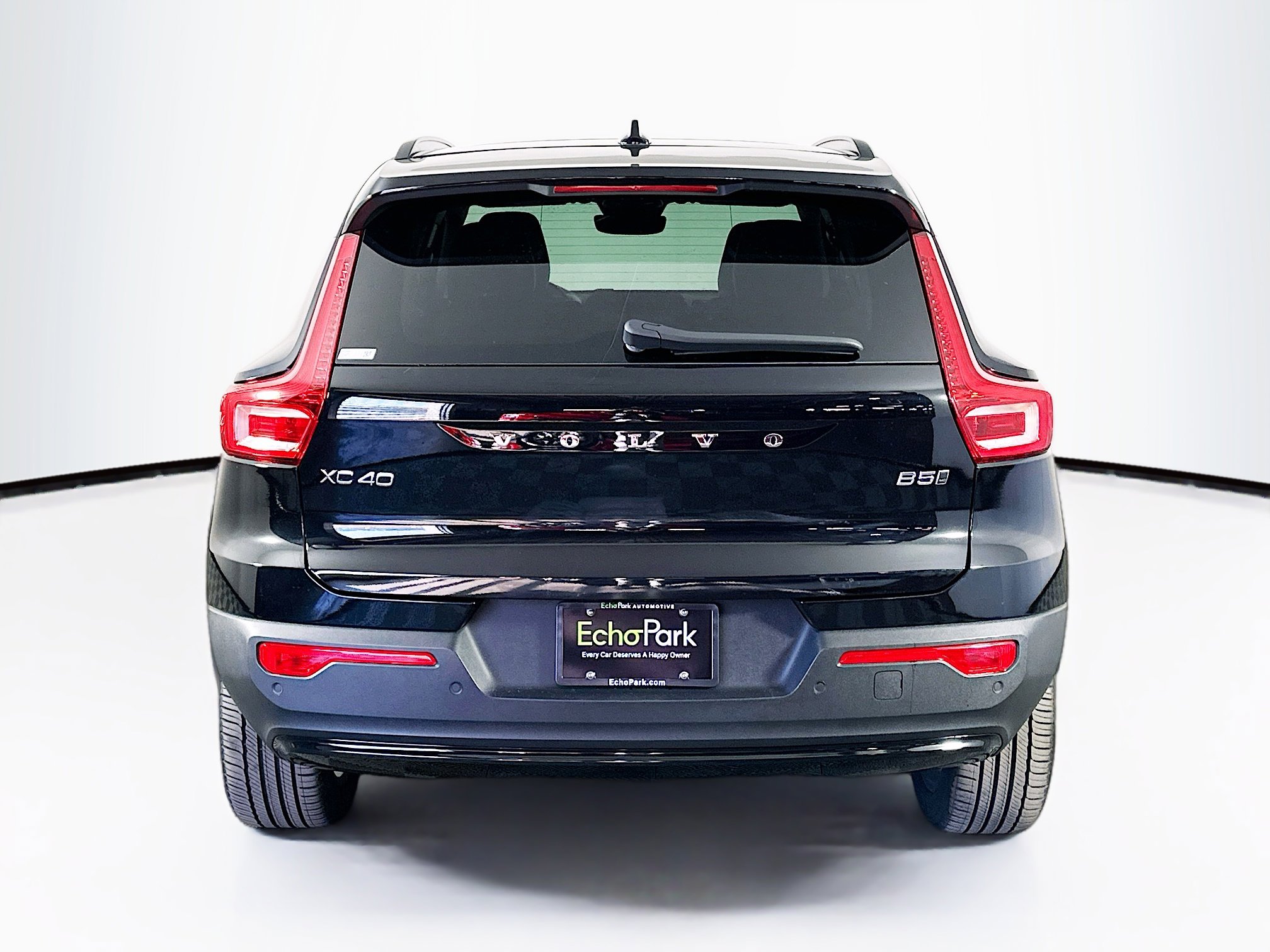 Used 2024 Volvo XC40 B5 Plus image 7