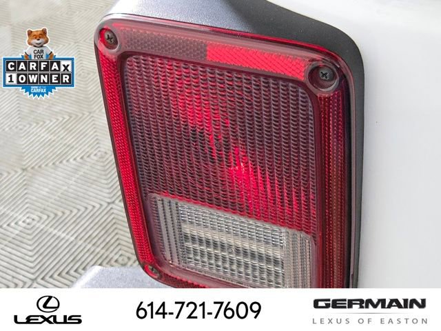 Used 2017 Jeep Wrangler Unlimited Sahara w/ Dual Top Group AWD/4WD image 17