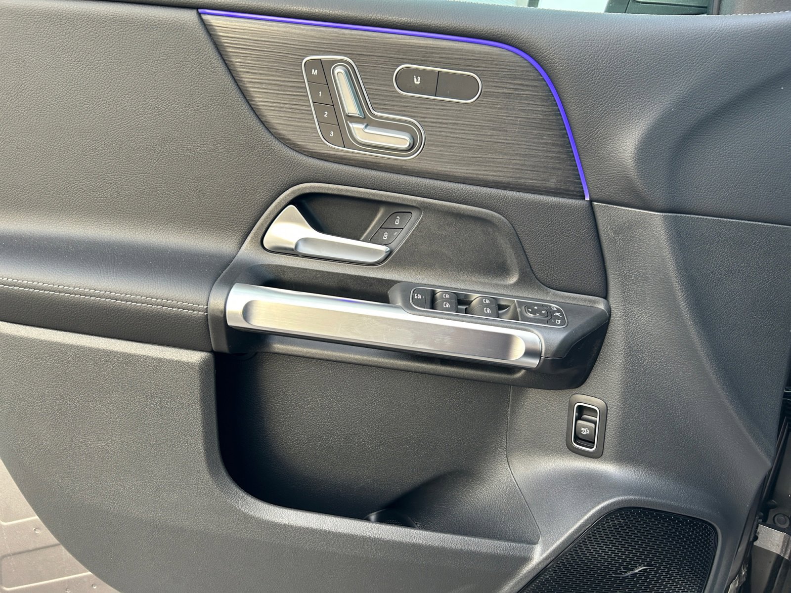 New 2026 Mercedes-Benz GLB 250 4MATIC image 12