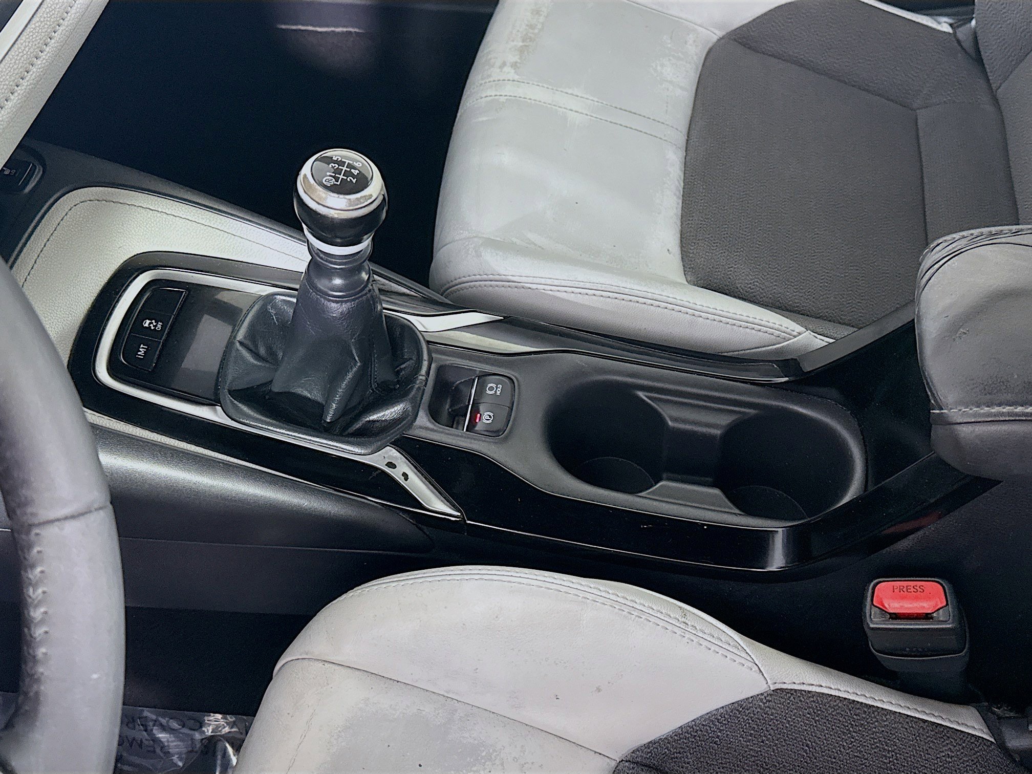 Used 2020 Toyota Corolla XSE image 18