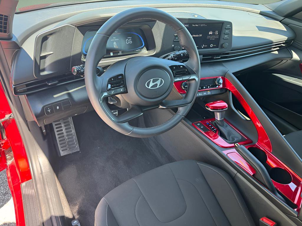 Used 2025 Hyundai Elantra Sport FWD image 21