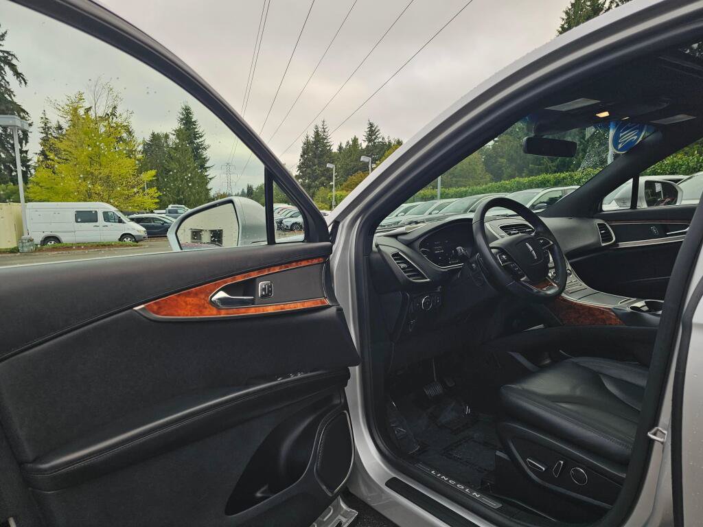 Used 2019 Lincoln Nautilus Select AWD/4WD image 23