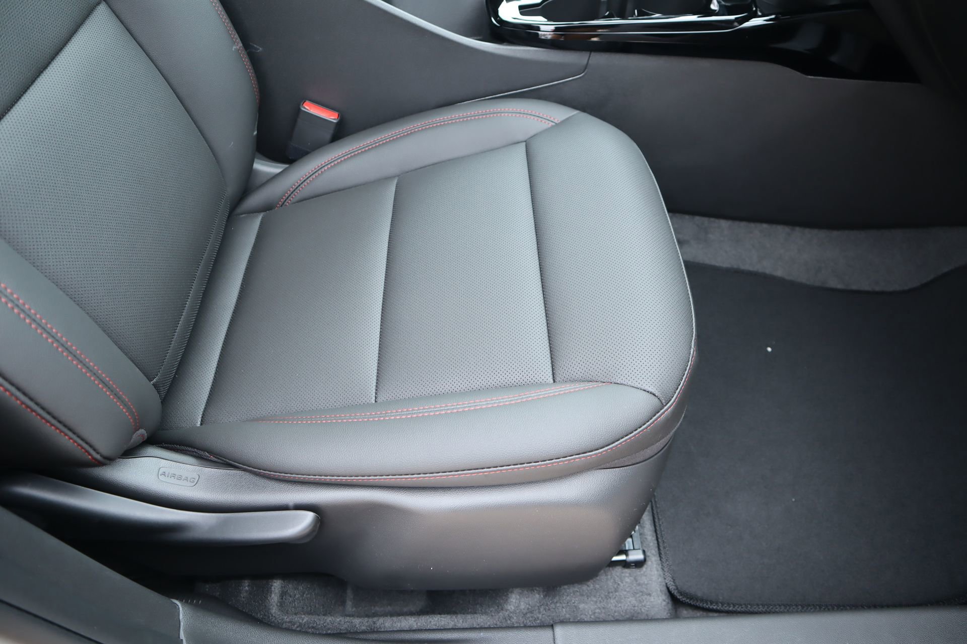 New 2026 Chevrolet Trax RS w/ Sunroof Package FWD image 16