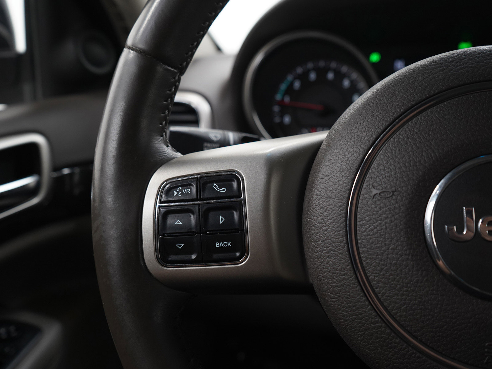 Used 2011 Jeep Grand Cherokee Laredo AWD/4WD image 23