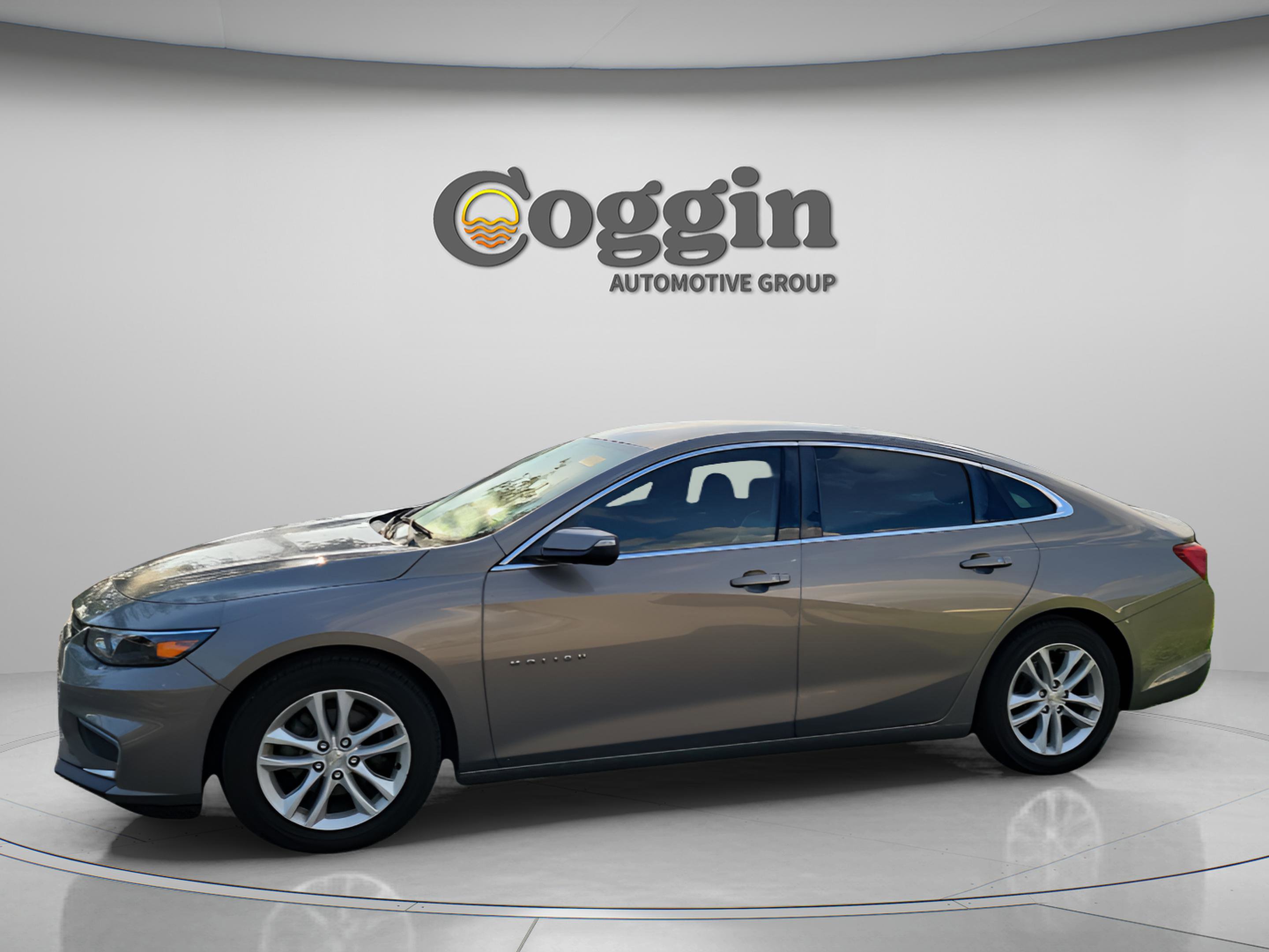 Used 2017 Chevrolet Malibu LT FWD image 2