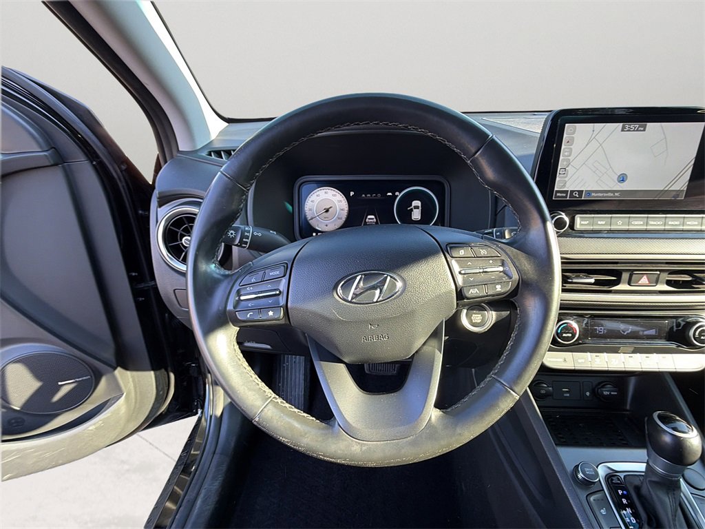 Used 2023 Hyundai Kona Limited image 4