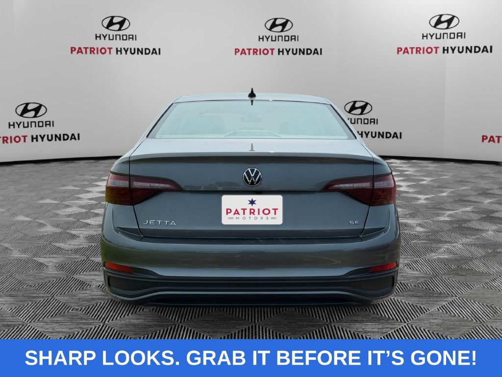 Used 2024 Volkswagen Jetta SE FWD image 4