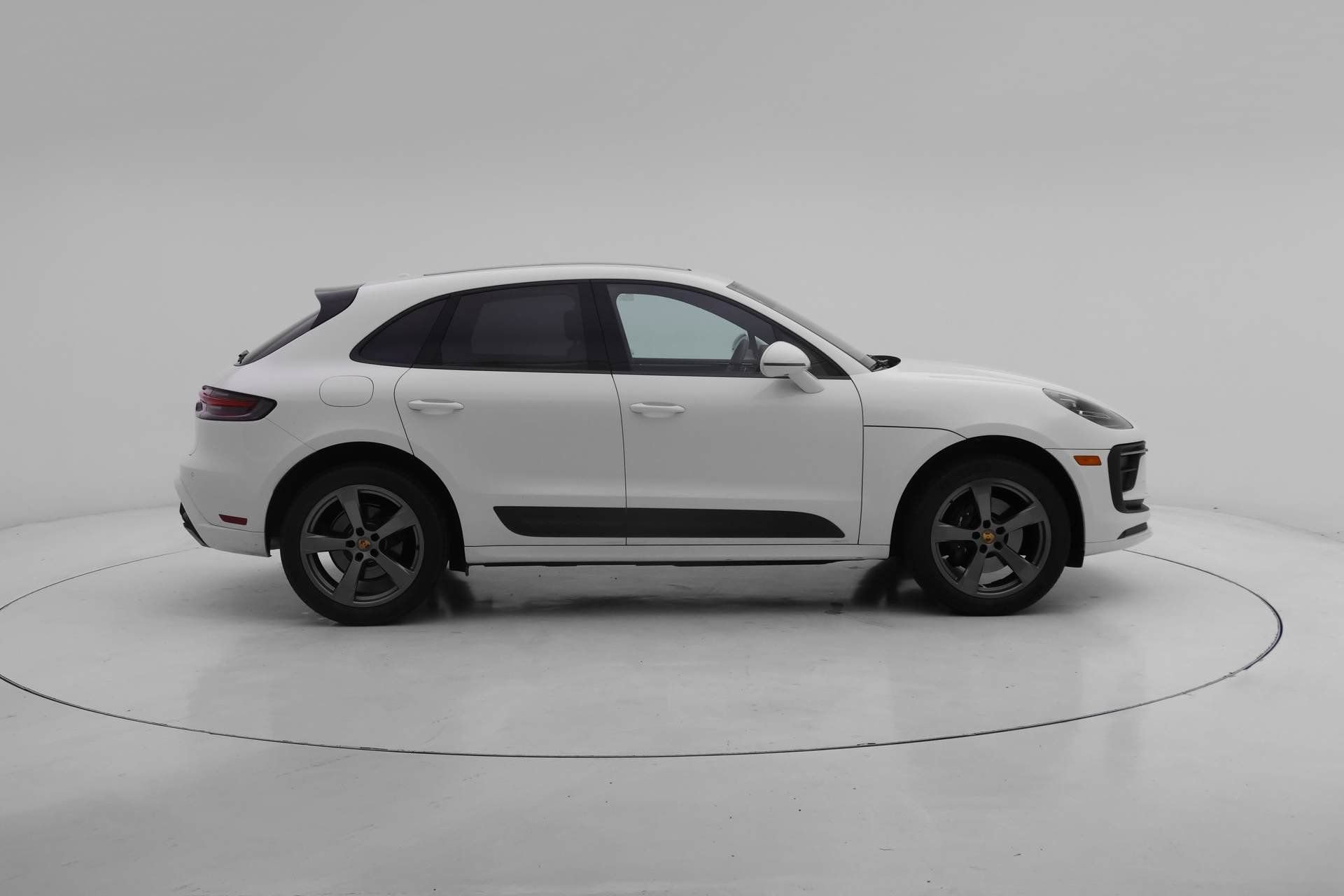 Used 2025 Porsche Macan AWD/4WD image 20