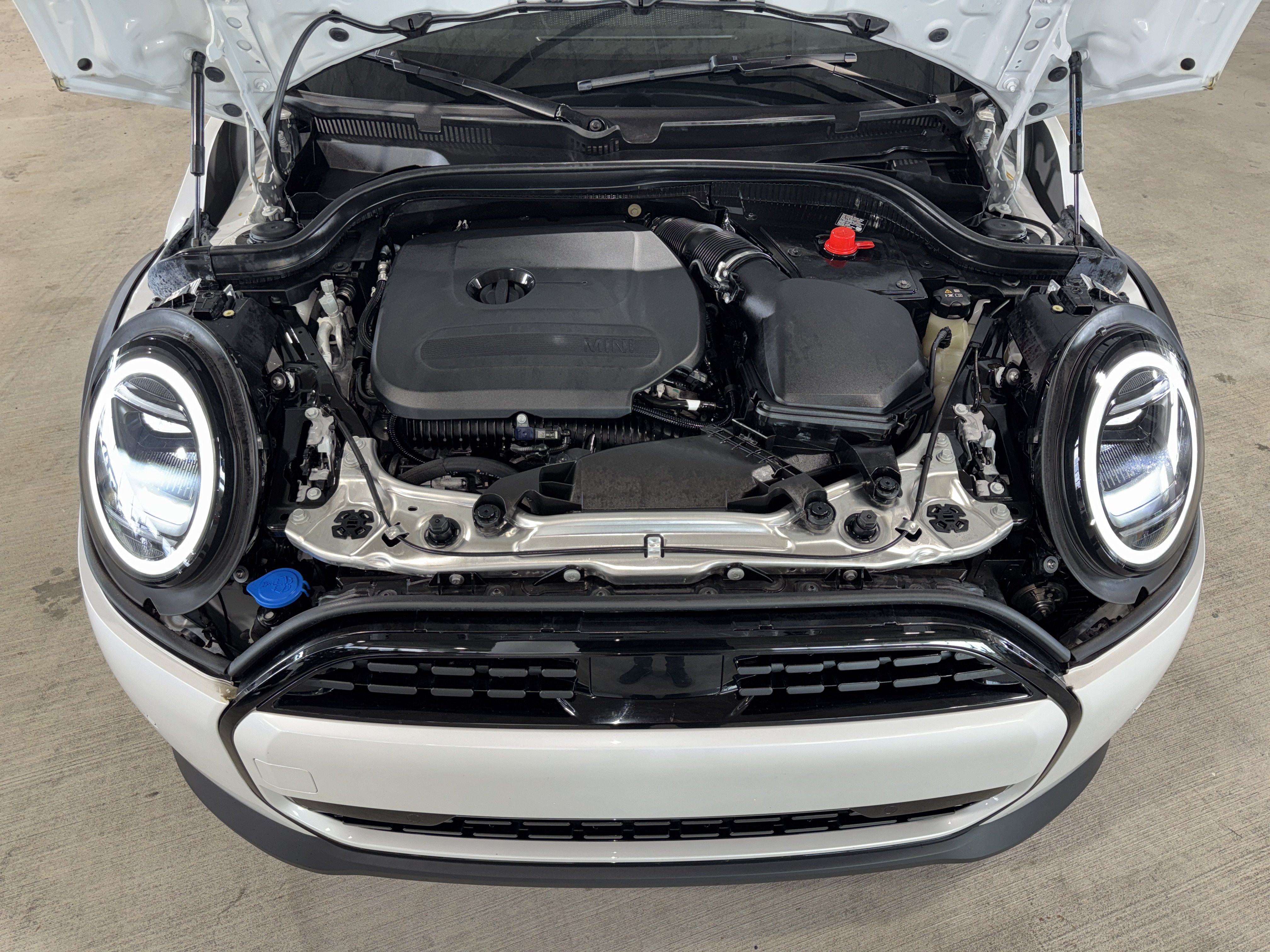 Used 2025 MINI Cooper 4-Door Hardtop FWD image 34