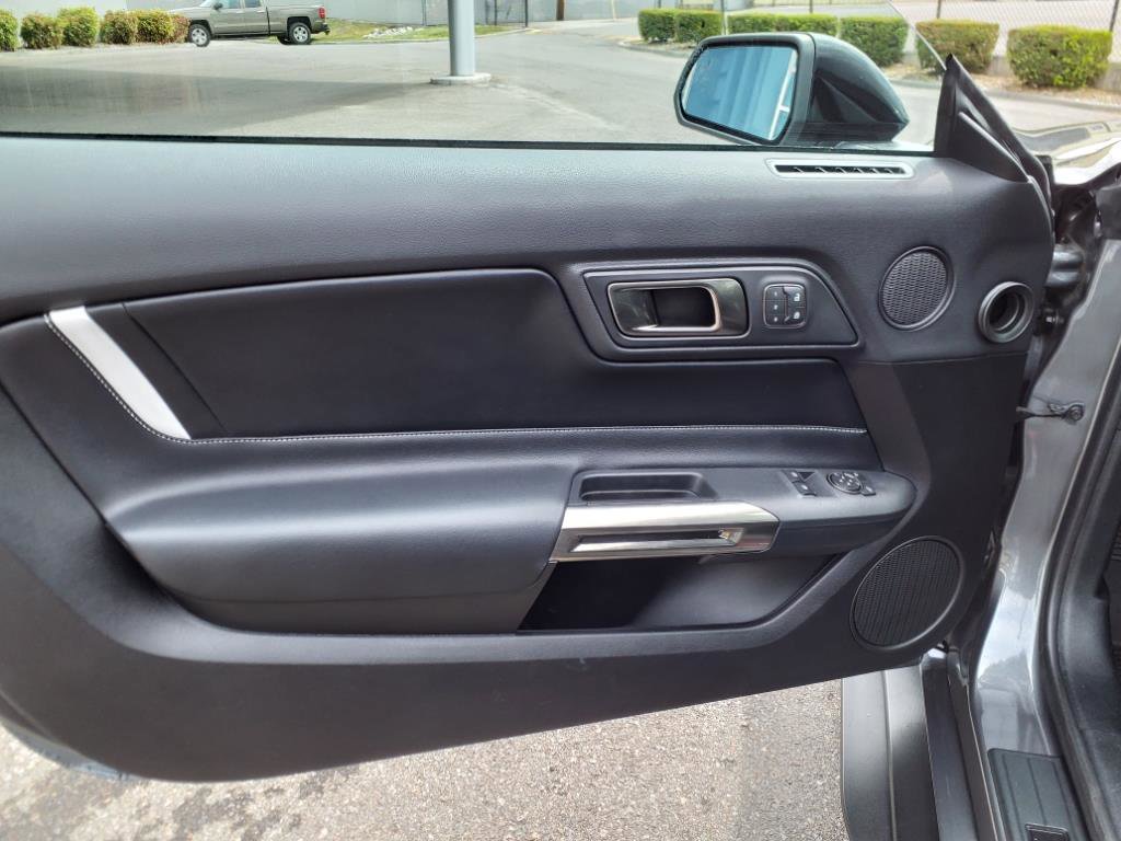 Used 2022 Ford Mustang Shelby GT500 w/ Technology Package image 9