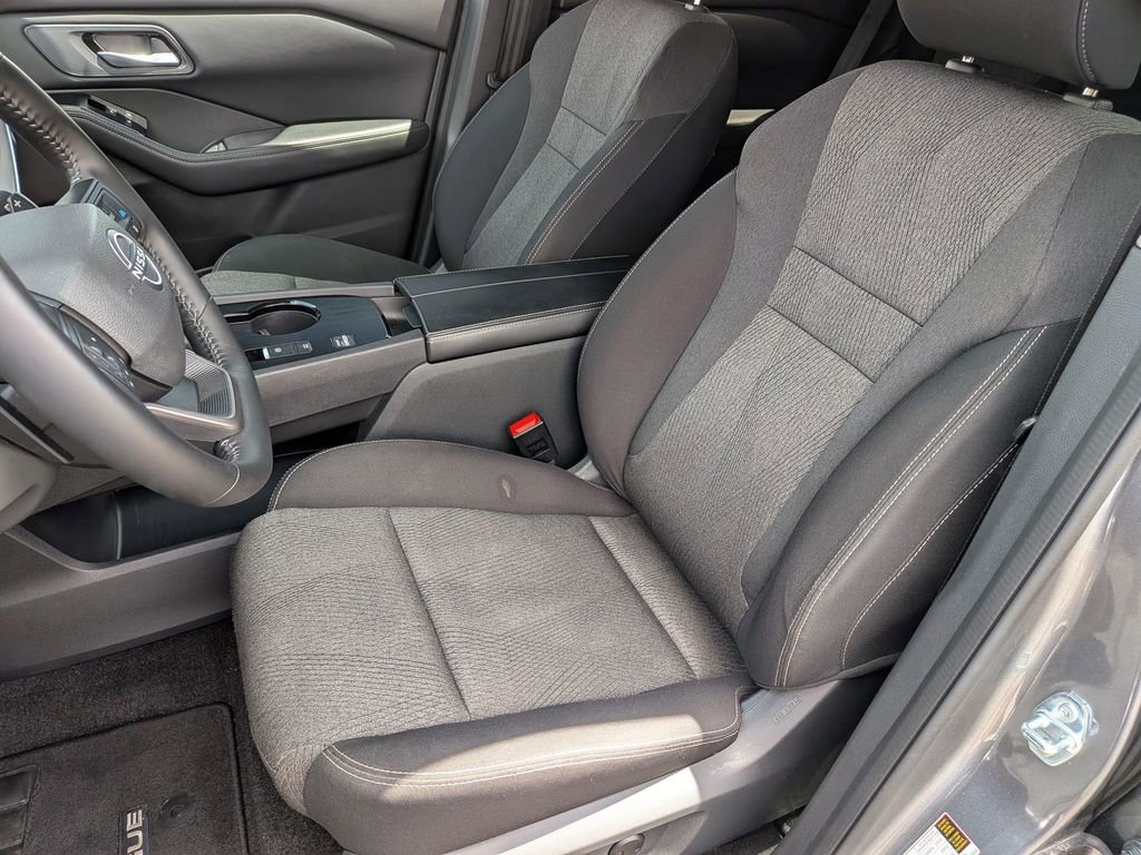 Certified 2025 Nissan Rogue SV FWD image 31