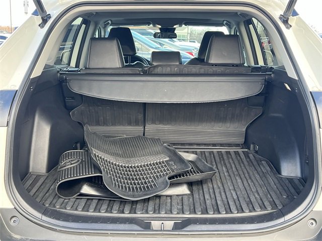 Used 2022 Toyota RAV4 XLE Premium image 31