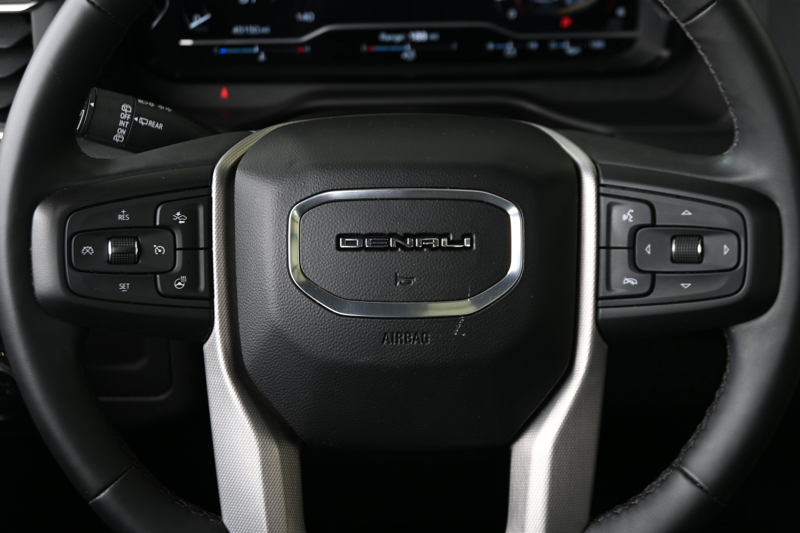 Used 2023 GMC Yukon XL Denali AWD/4WD image 32
