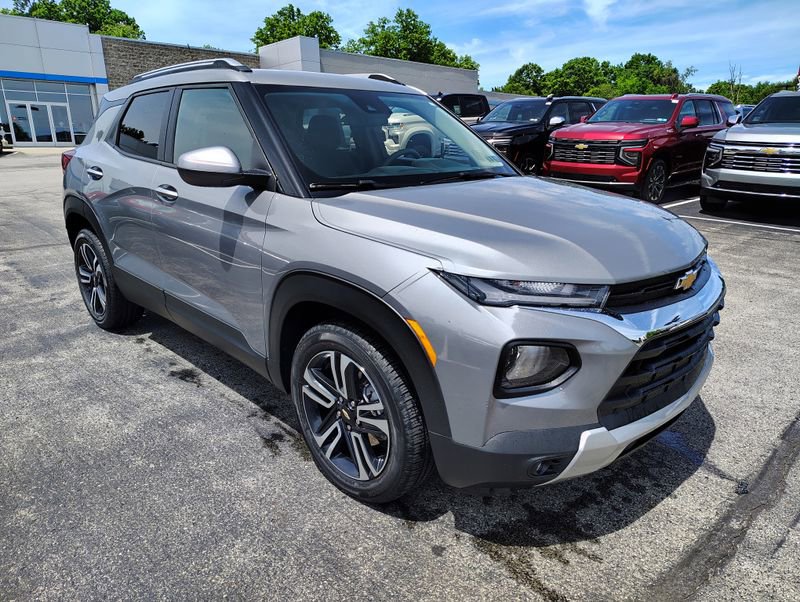 Used 2023 Chevrolet TrailBlazer LT FWD image 3