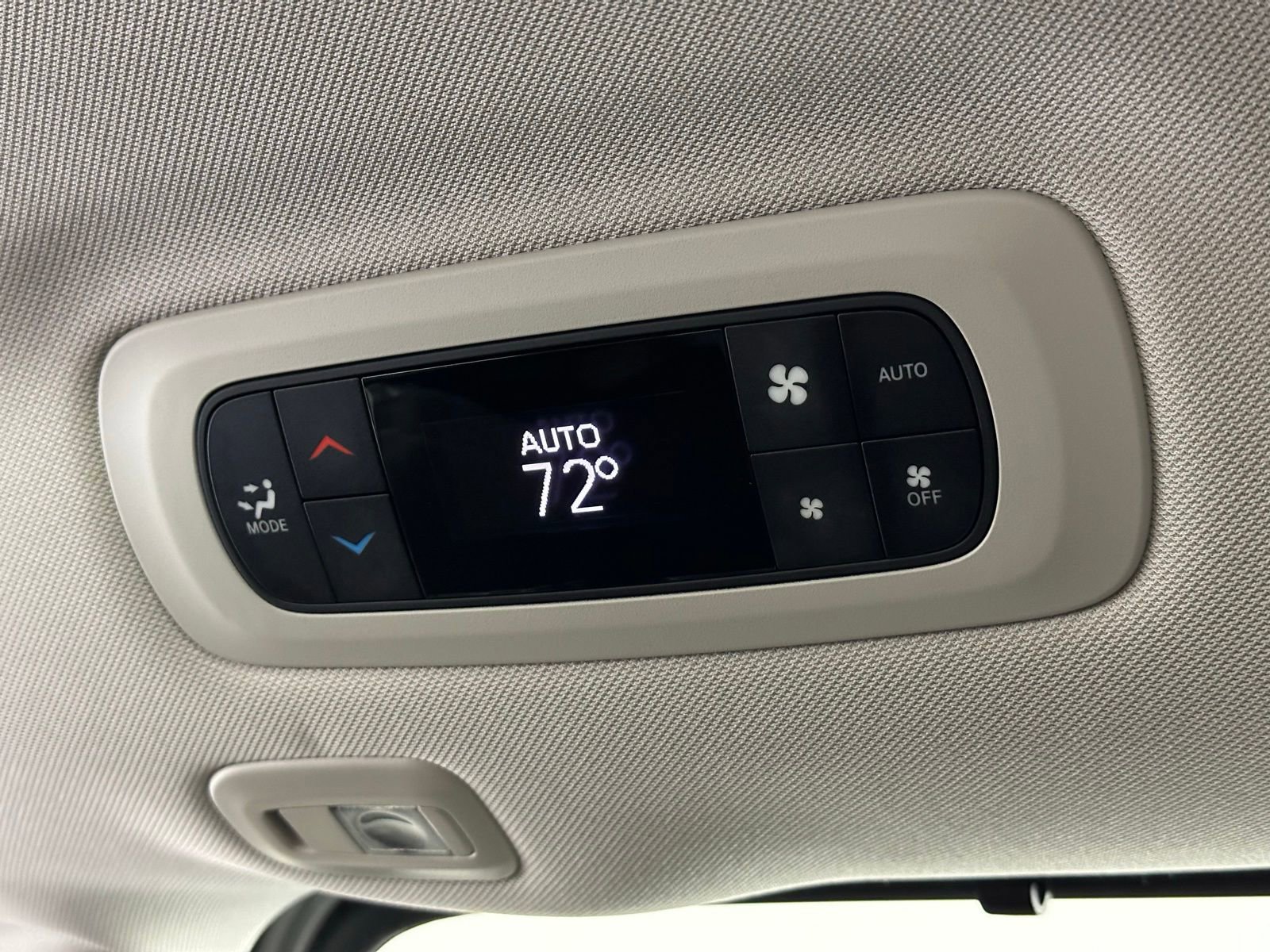 Used 2024 Chrysler Pacifica Limited image 36