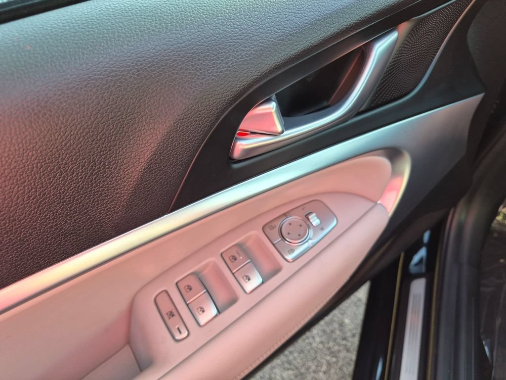 Used 2023 Genesis G70 2.0T AWD/4WD image 8