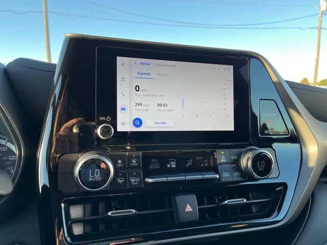 Used 2024 Toyota Highlander LE AWD/4WD image 39