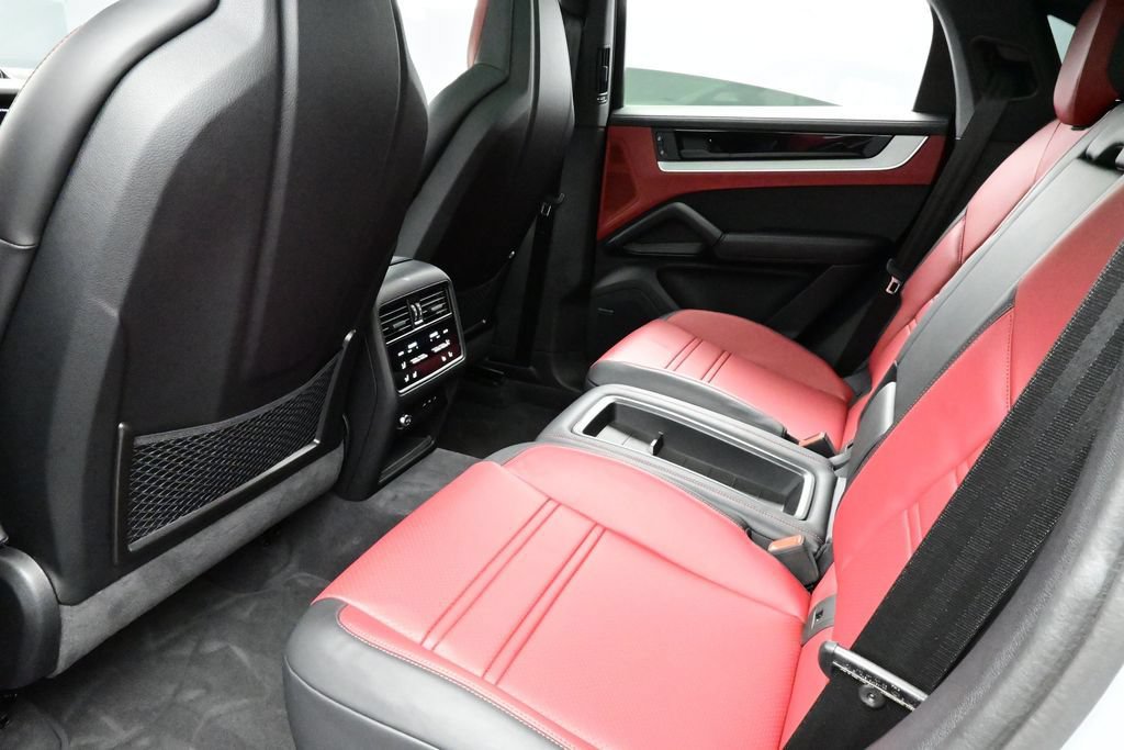 Certified 2025 Porsche Cayenne Coupe AWD/4WD image 15